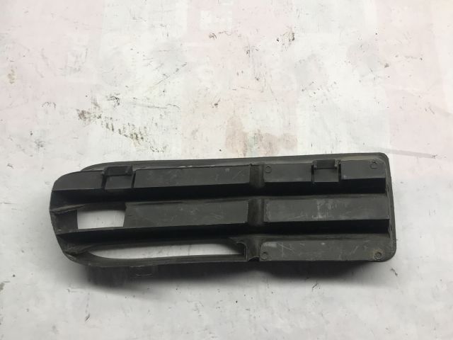 bontott VW GOLF IV Első Lökhárító Bal Díszrács