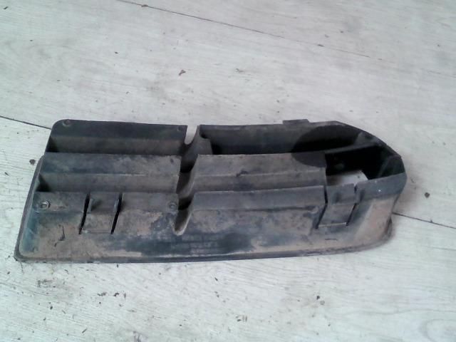 bontott VW GOLF IV Első Lökhárító Bal Díszrács