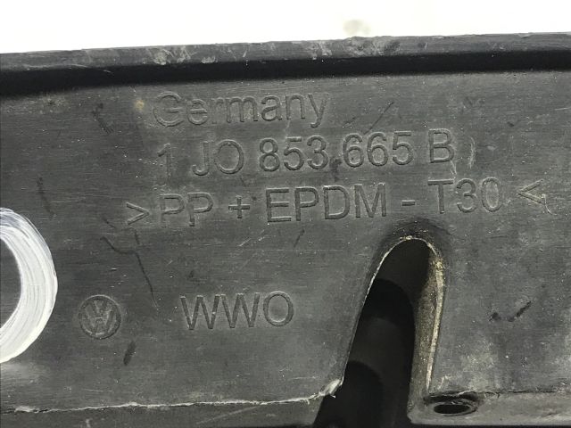 bontott VW GOLF IV Első Lökhárító Bal Díszrács