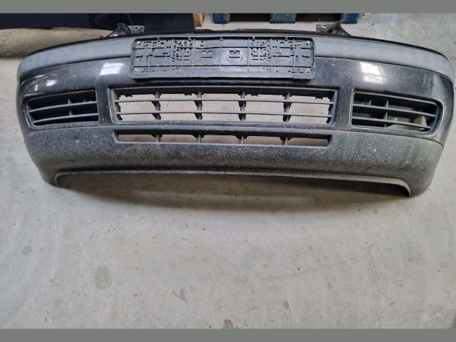 bontott VW GOLF IV Első Lökhárító (Részeivel)