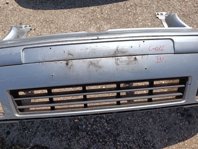 bontott VW GOLF IV Első Lökhárító (Részeivel)