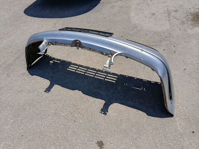 bontott VW GOLF IV Első Lökhárító (Üresen)