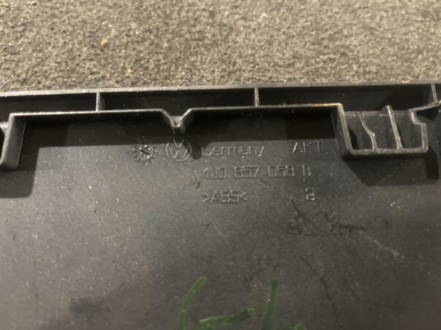 bontott VW GOLF IV Első Tároló Rekesz