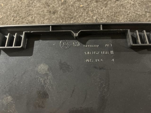 bontott VW GOLF IV Első Tároló Rekesz