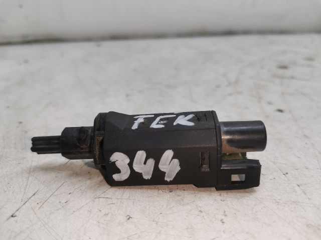 bontott VW GOLF IV Fék Pedál Kapcsoló