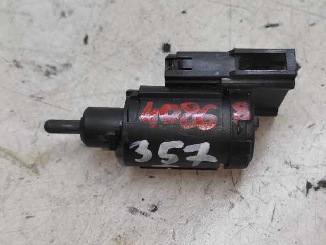 bontott VW GOLF IV Fék Pedál Kapcsoló