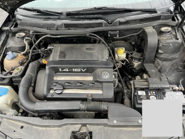 bontott VW GOLF IV Felső Hűtőburkolat