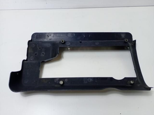 bontott VW GOLF IV Felső Hűtőburkolat