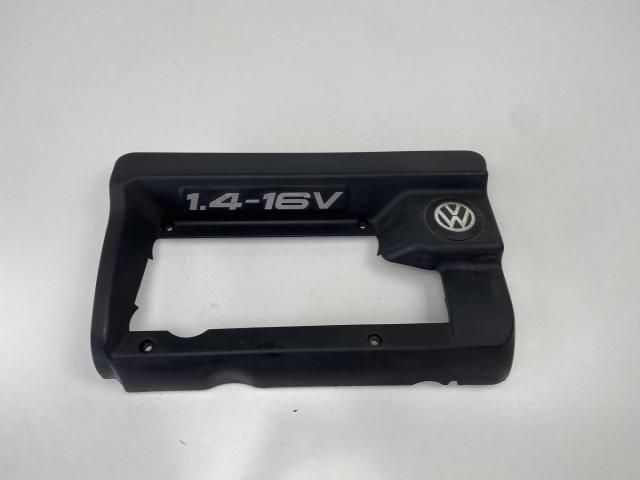 bontott VW GOLF IV Felső Hűtőburkolat