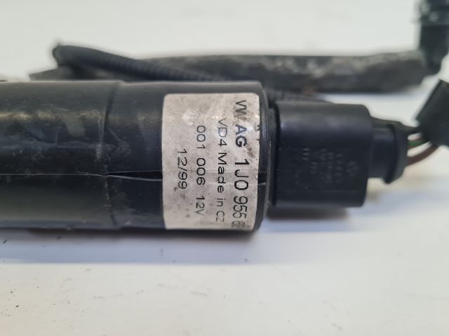 bontott VW GOLF IV Fényszórómosó Szivattyú