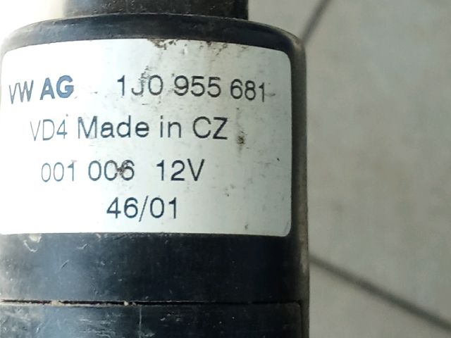bontott VW GOLF IV Fényszórómosó Szivattyú