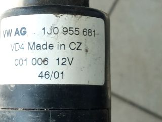 bontott VW GOLF IV Fényszórómosó Szivattyú
