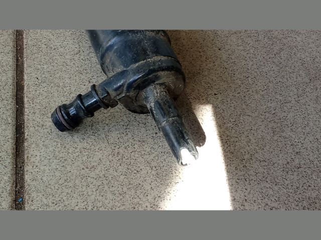 bontott VW GOLF IV Fényszórómosó Szivattyú