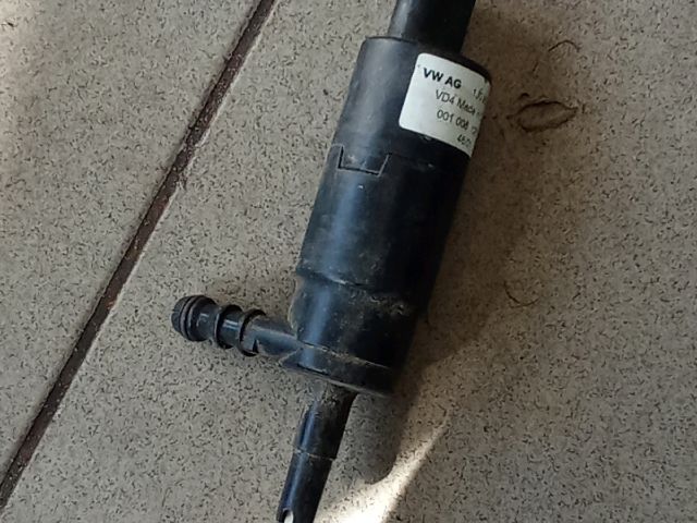 bontott VW GOLF IV Fényszórómosó Szivattyú