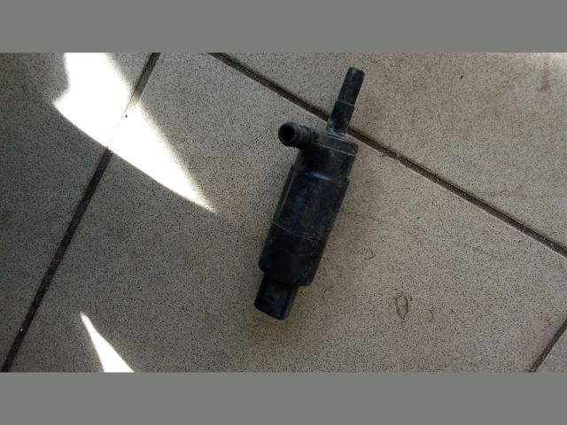 bontott VW GOLF IV Fényszórómosó Szivattyú