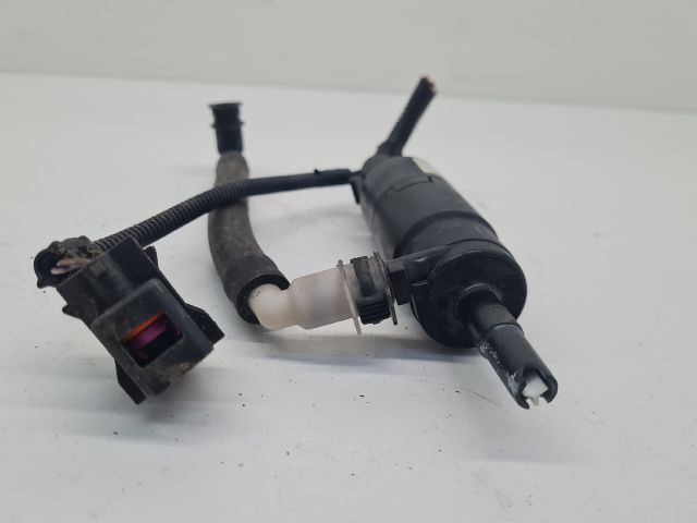 bontott VW GOLF IV Fényszórómosó Szivattyú