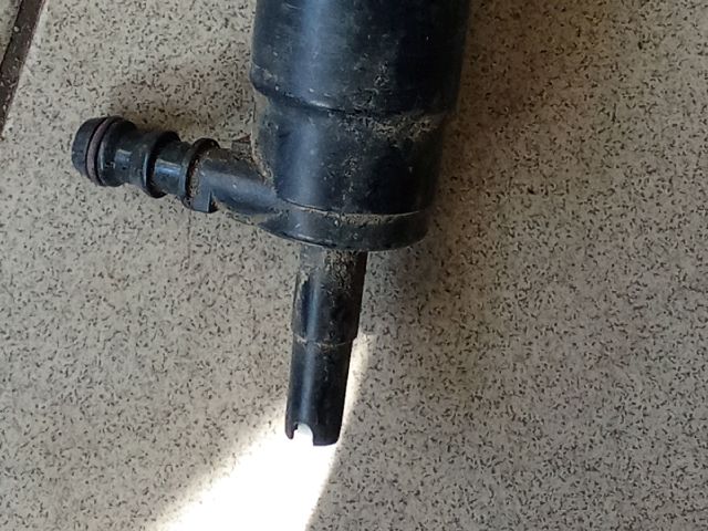 bontott VW GOLF IV Fényszórómosó Szivattyú