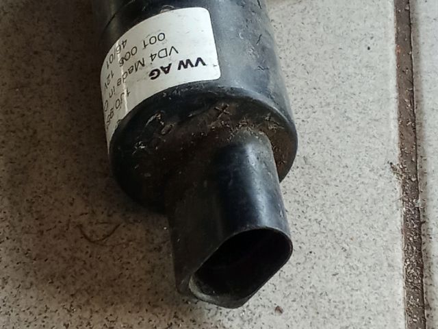 bontott VW GOLF IV Fényszórómosó Szivattyú