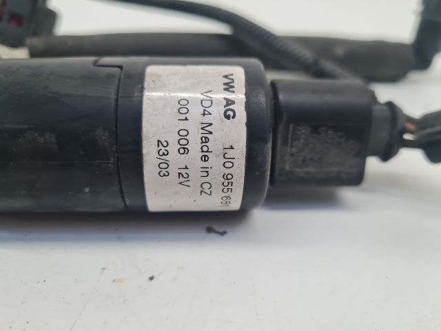 bontott VW GOLF IV Fényszórómosó Szivattyú