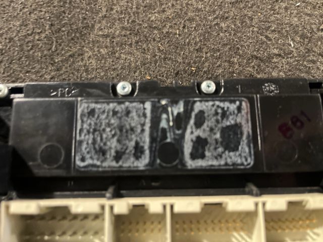 bontott VW GOLF IV Fűtéskapcsoló (digit klímás)