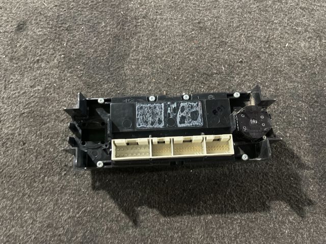 bontott VW GOLF IV Fűtéskapcsoló (digit klímás)