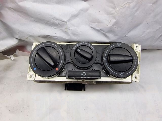 bontott VW GOLF IV Fűtéskapcsoló (Nem klímás)