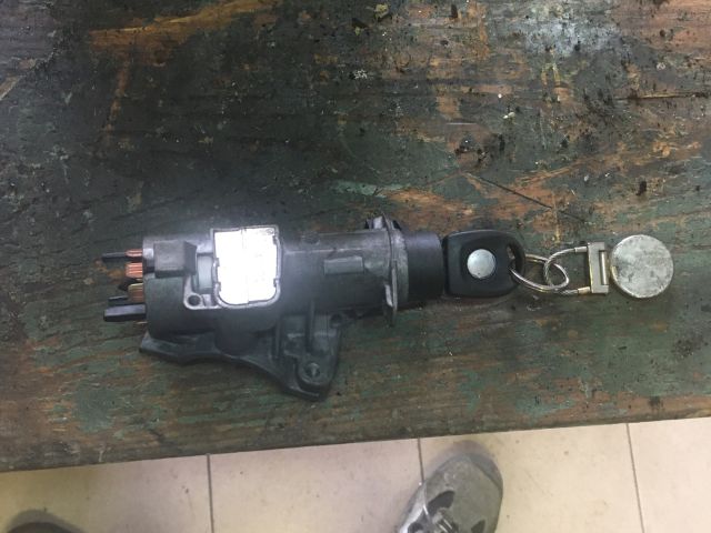 bontott VW GOLF IV Gyújtáskapcsoló Házzal