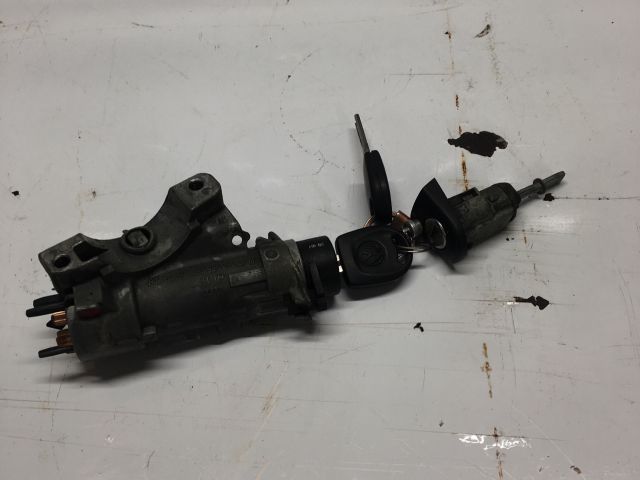 bontott VW GOLF IV Gyújtáskapcsoló Házzal