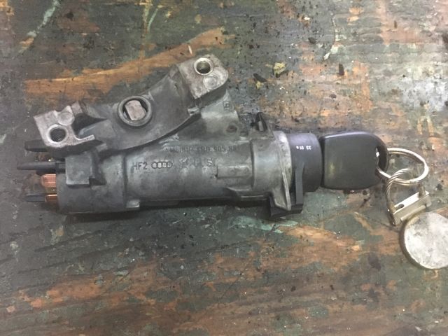 bontott VW GOLF IV Gyújtáskapcsoló Házzal