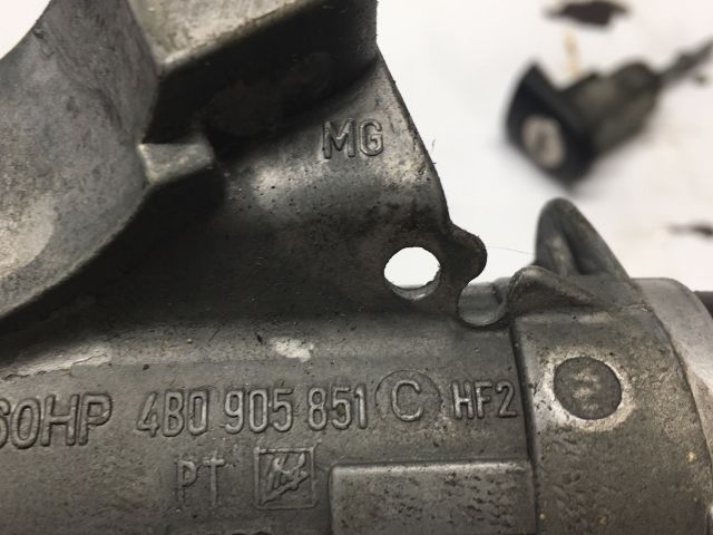 bontott VW GOLF IV Gyújtáskapcsoló Házzal