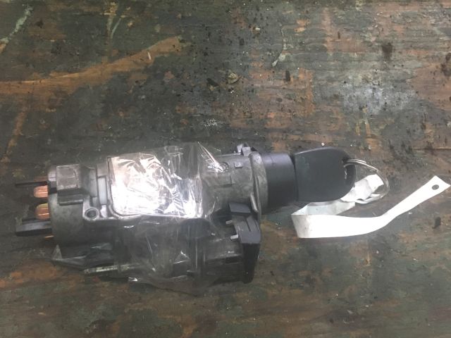 bontott VW GOLF IV Gyújtáskapcsoló Házzal