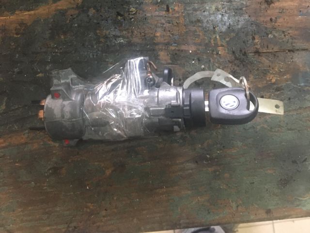 bontott VW GOLF IV Gyújtáskapcsoló Házzal