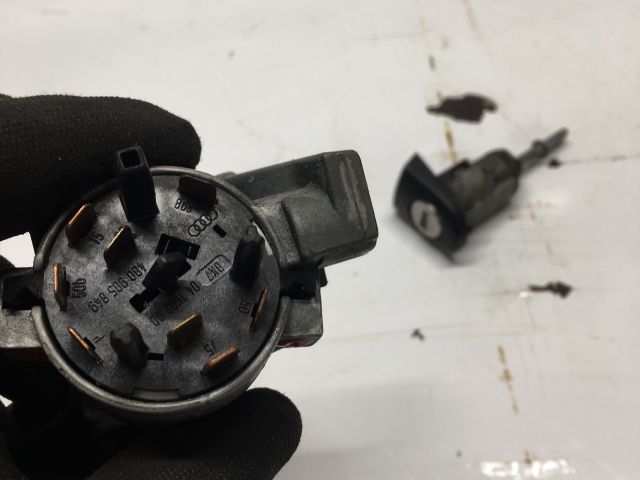 bontott VW GOLF IV Gyújtáskapcsoló Házzal