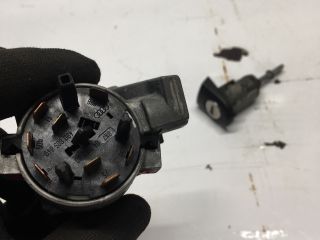 bontott VW GOLF IV Gyújtáskapcsoló Házzal