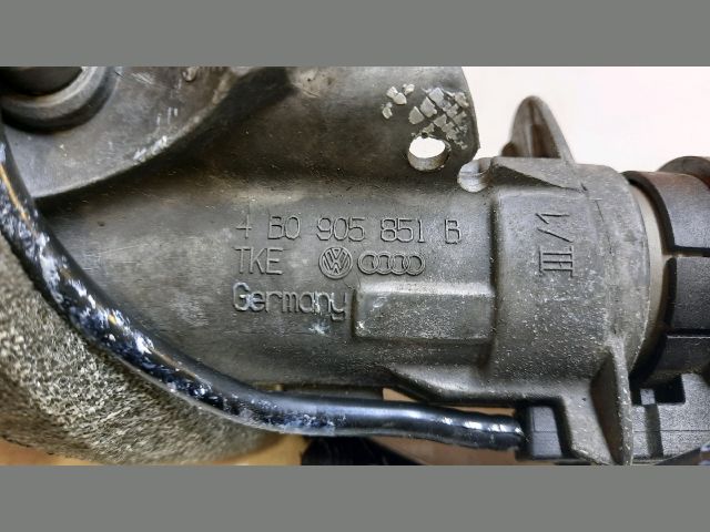 bontott VW GOLF IV Gyújtáskapcsoló Házzal