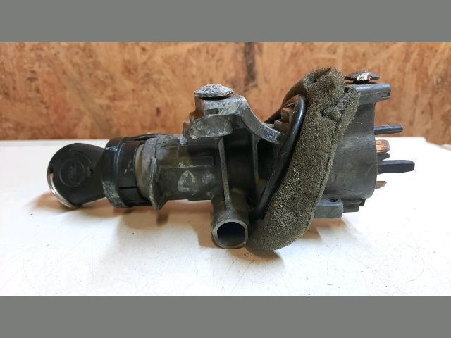 bontott VW GOLF IV Gyújtáskapcsoló Házzal