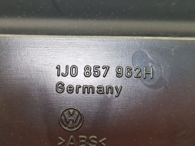 bontott VW GOLF IV Hátsó Hamutartó