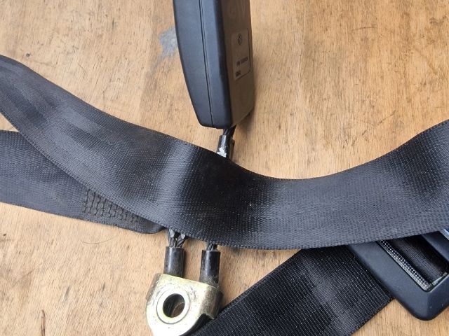 bontott VW GOLF IV Hátsó középső Biztonsági Öv Csat