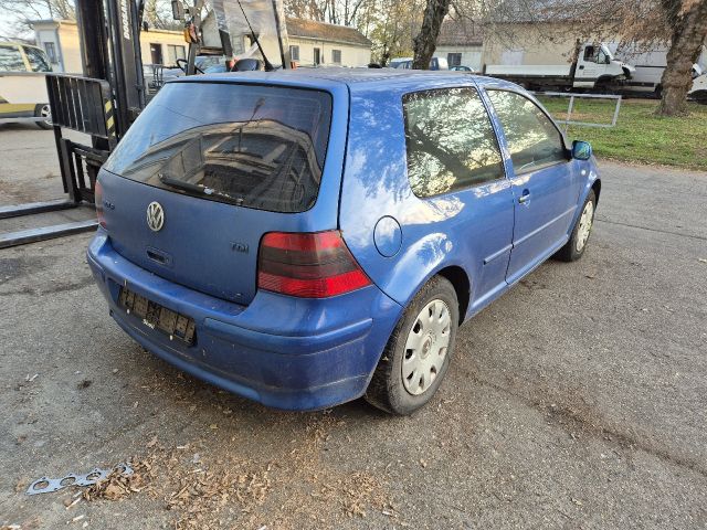 bontott VW GOLF IV Hátsó Lökhárító (Részeivel)
