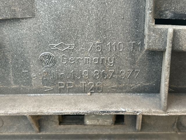 bontott VW GOLF IV Hátsó Lökhárító (Üresen)