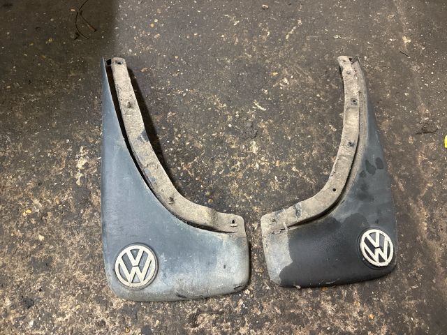 bontott VW GOLF IV Hátsó Sárvédő Gumi Pár