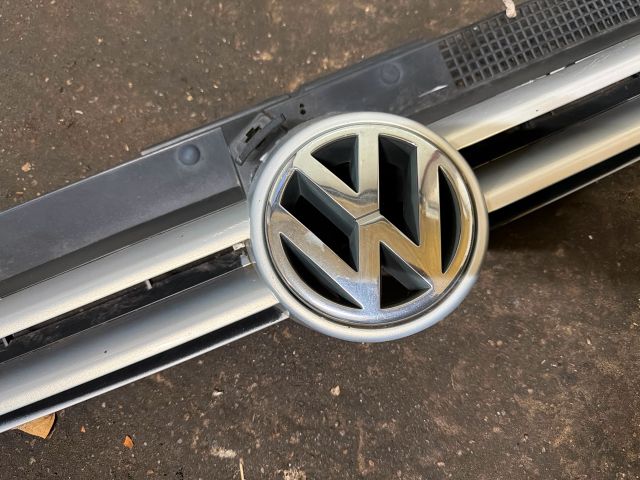 bontott VW GOLF IV Hűtőrács