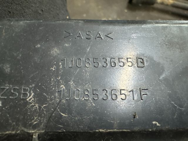 bontott VW GOLF IV Hűtőrács