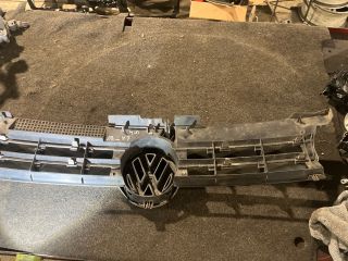 bontott VW GOLF IV Hűtőrács