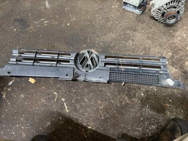 bontott VW GOLF IV Hűtőrács