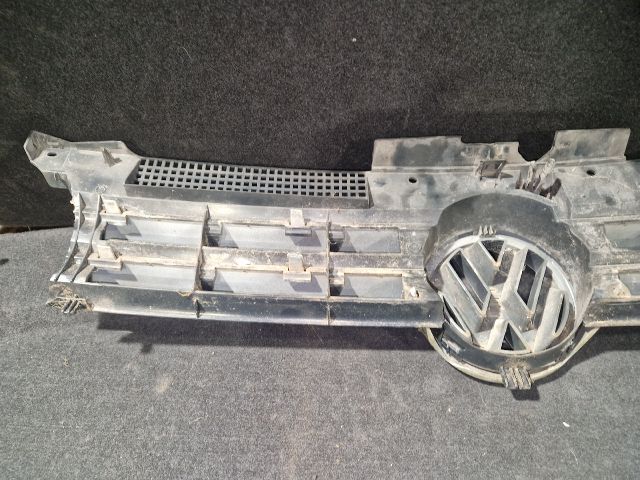 bontott VW GOLF IV Hűtőrács