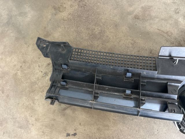 bontott VW GOLF IV Hűtőrács