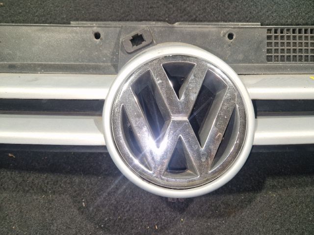 bontott VW GOLF IV Hűtőrács