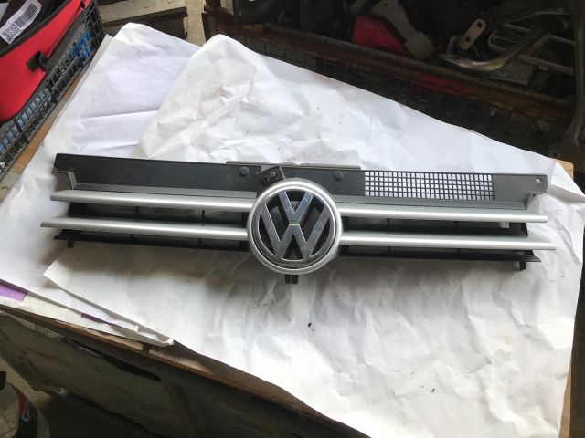 bontott VW GOLF IV Hűtőrács