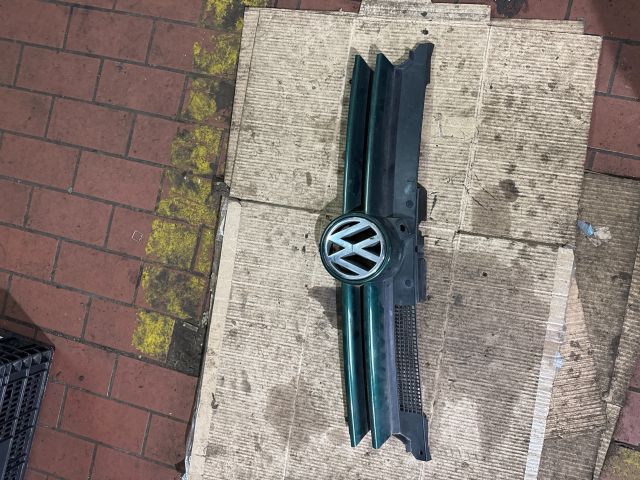 bontott VW GOLF IV Hűtőrács